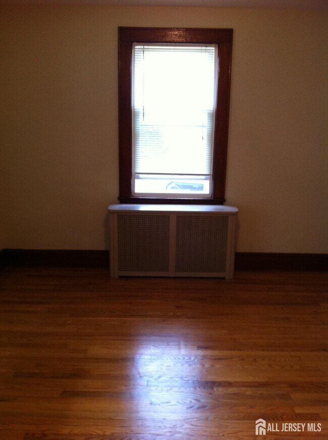 Foto del edificio - 1301 Central Ave