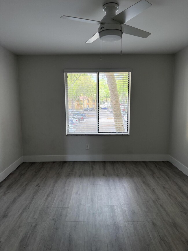 Building Photo - 1043 Coral Club Dr