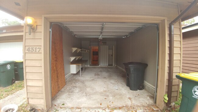 Building Photo - Newly Renovated Beautiful 2 Bedroom Home