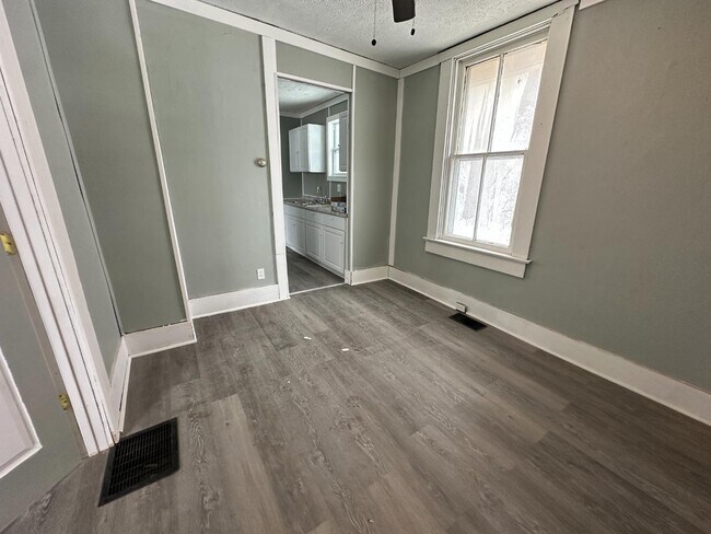 Foto del edificio - 210 E 7th St