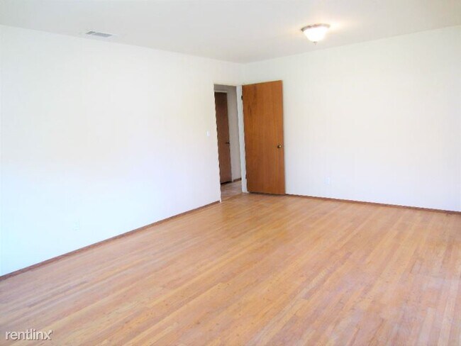 Foto del edificio - 3 br, 2.5 bath House - 4567 Catherine Ave