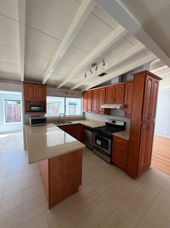Foto del edificio - 3630 Lupine Ave