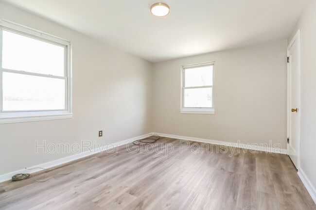 Building Photo - 2914 Brentwood Ave