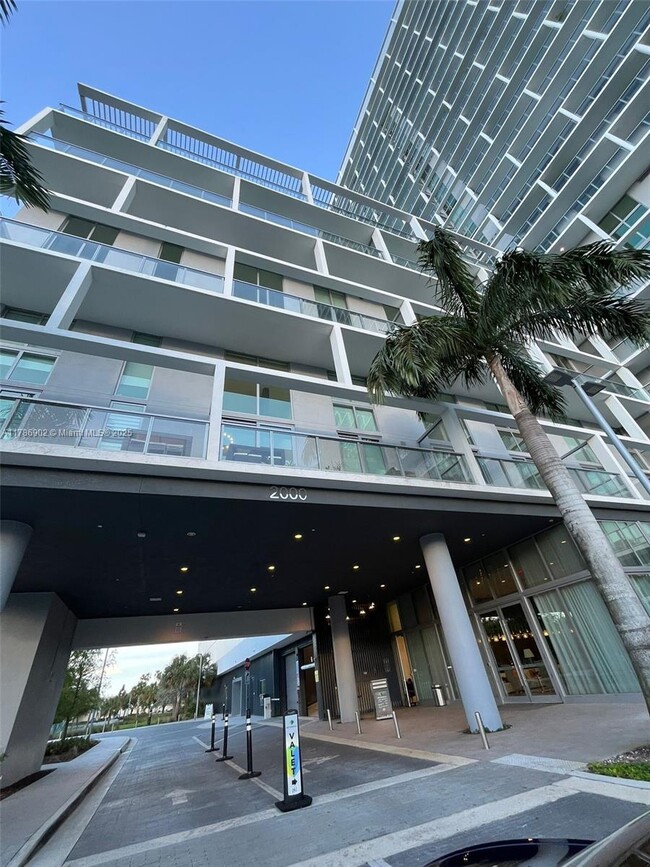 Building Photo - 2000 Metropica Wy
