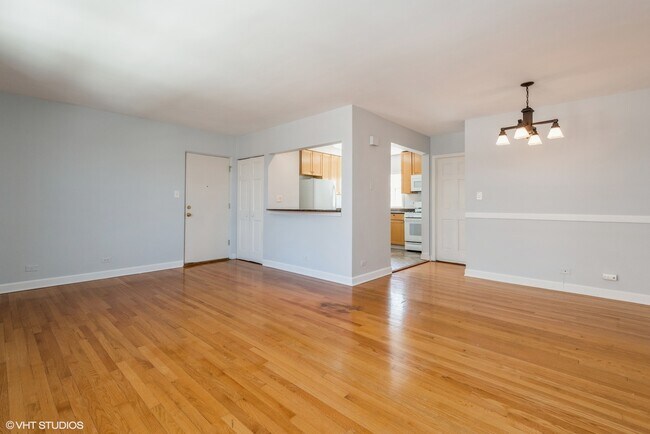 Foto del edificio - 7528 N Ridge Blvd