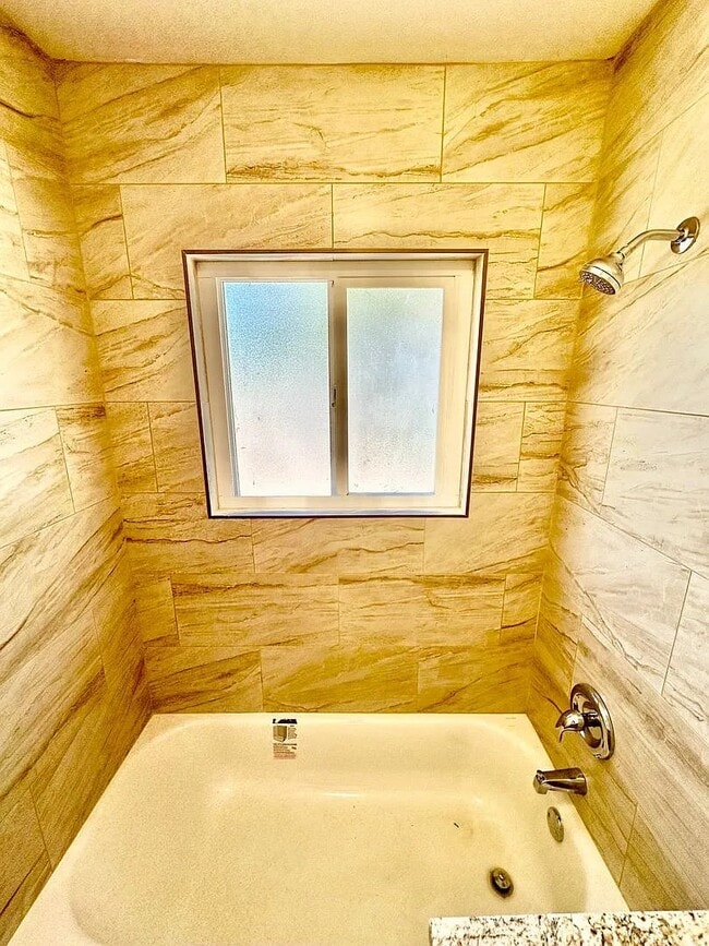 Foto del edificio - 4221 W Belmont Ave