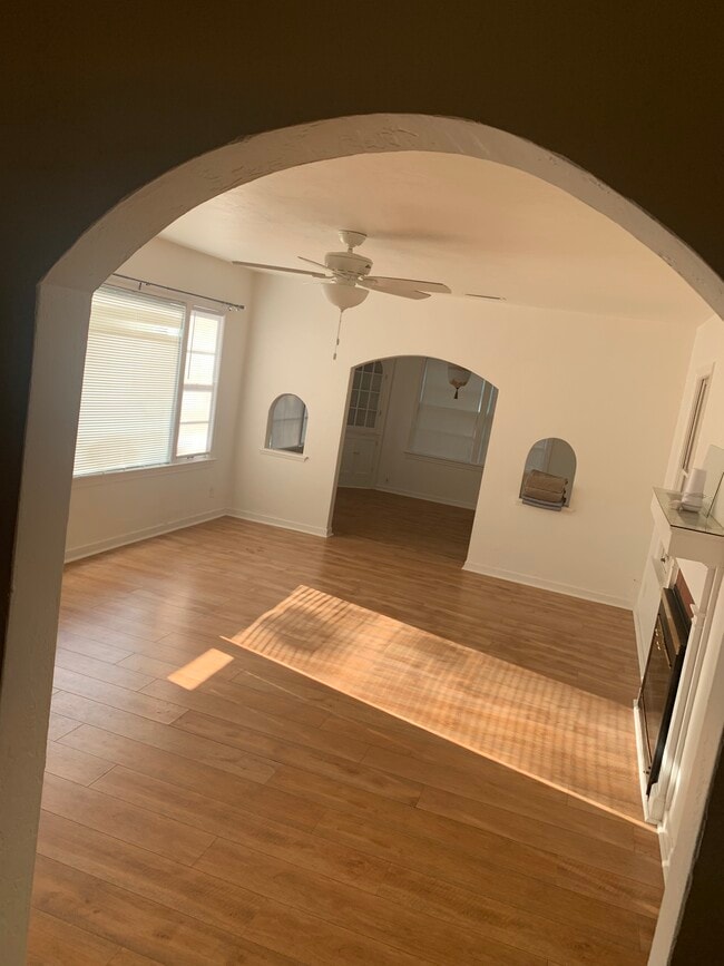 Front living and dining room - 3221 NW 14th St