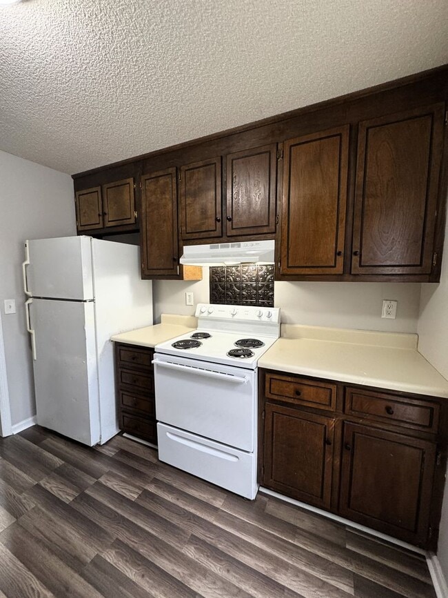 Building Photo - Move In Special: 1/2 Off 1st Month's Rent!