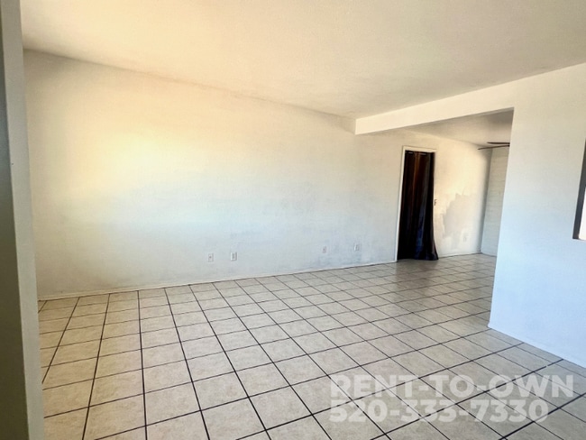 Building Photo - 2328 W Las Lomitas