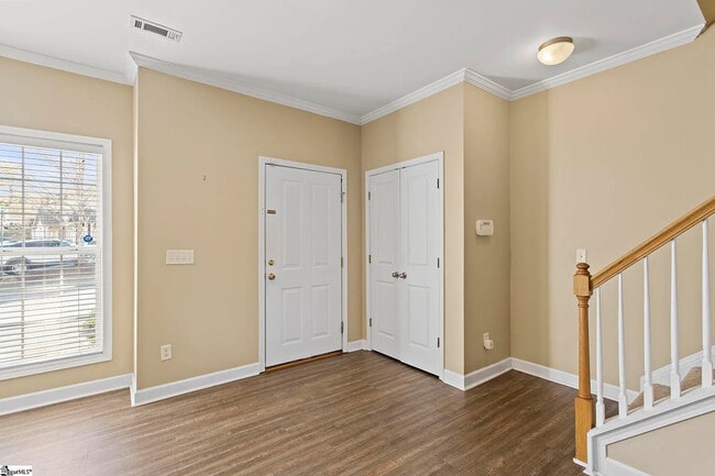 Building Photo - 215 Ashby Dr