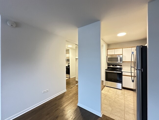 Building Photo - 1350 N Dearborn St