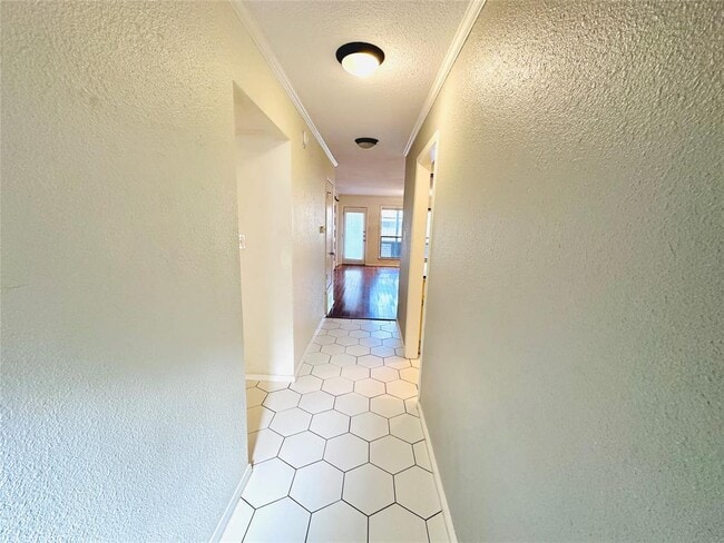 Building Photo - 1101 Hollow Creek Dr