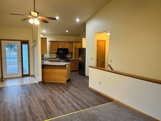Building Photo - 5624 Gables Dr