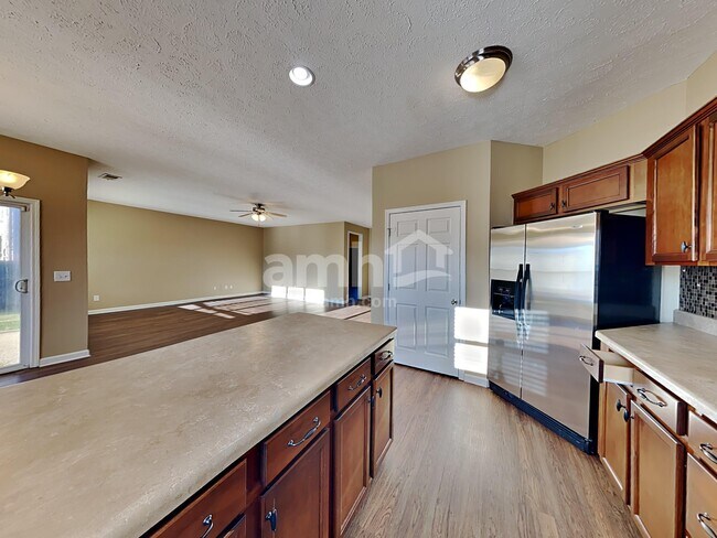 Foto del edificio - 533 Callie Ave