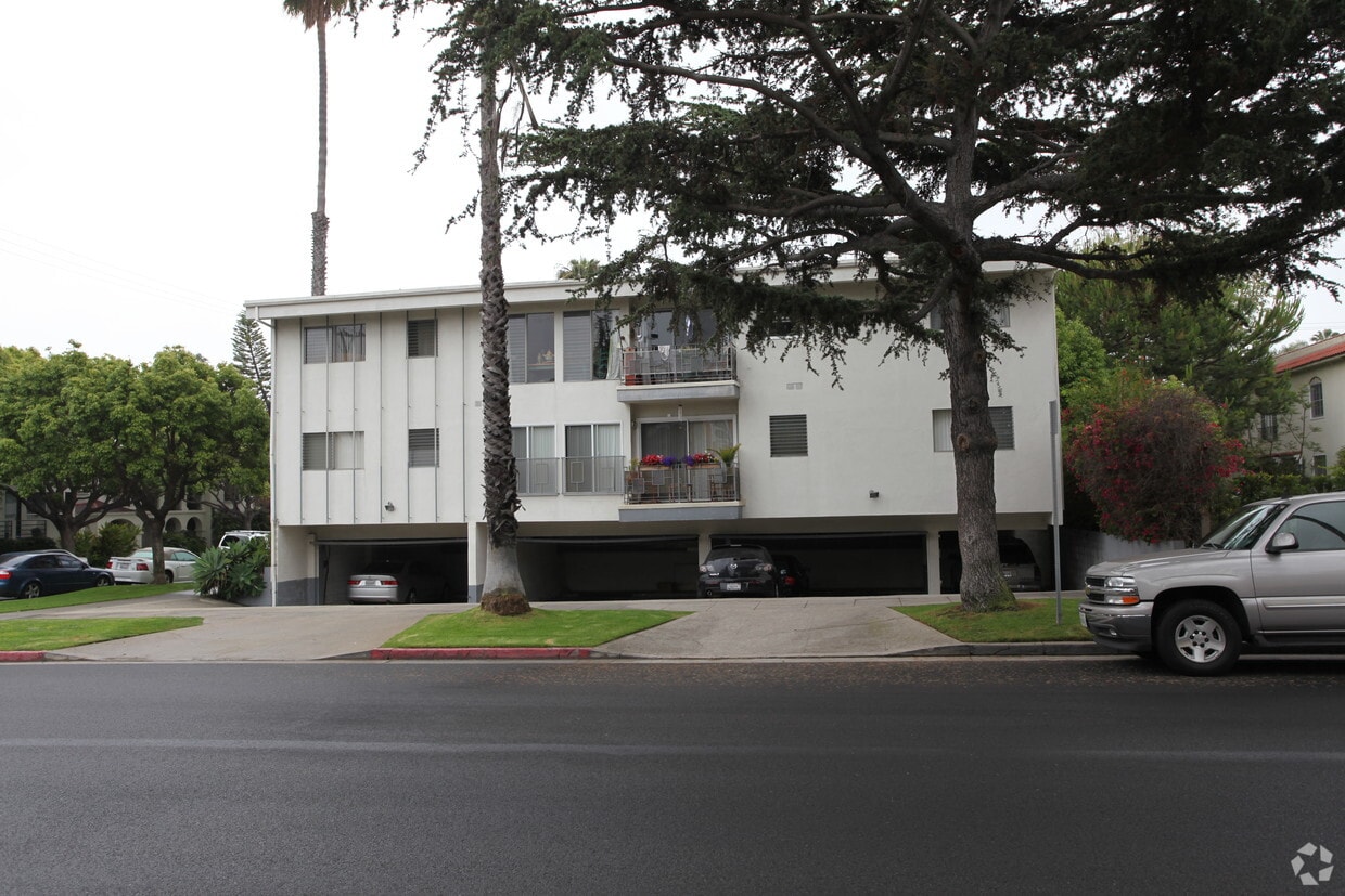 Primary Photo - Washington Apartments