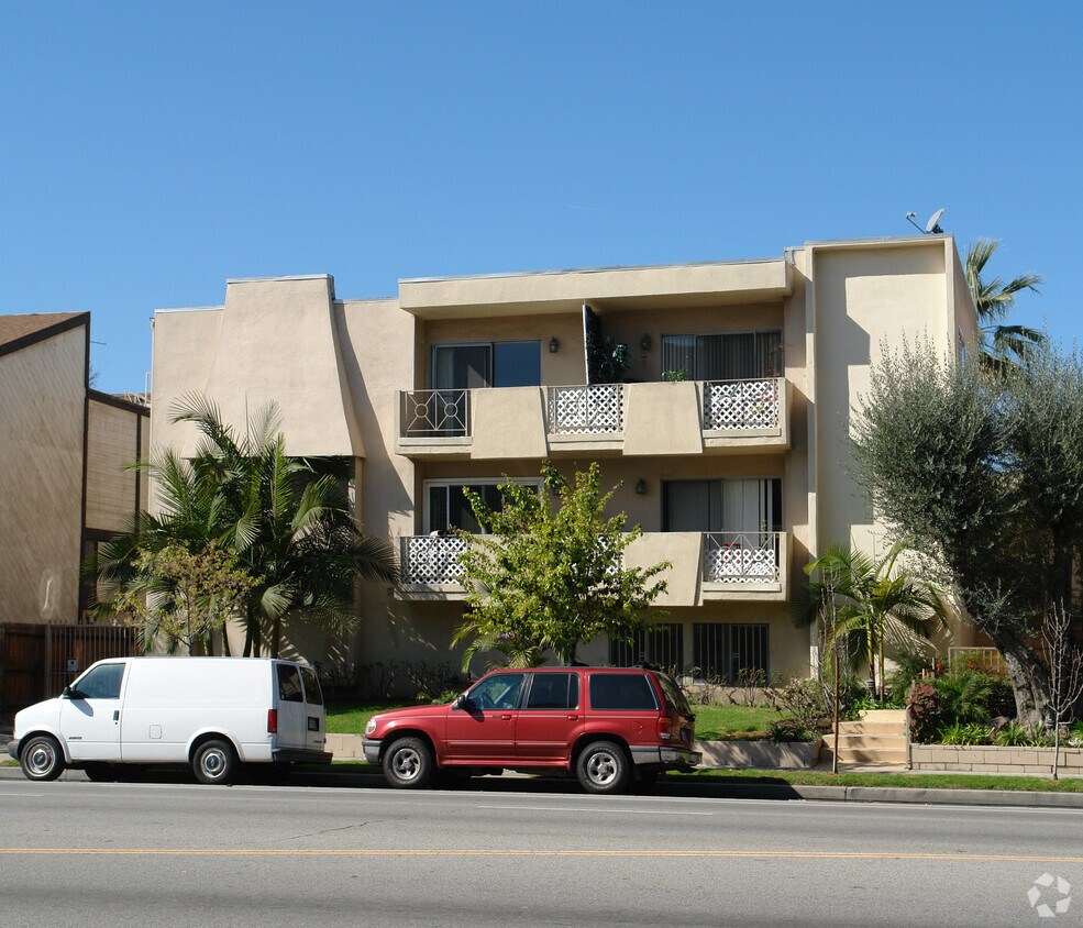 Foto del edificio - 4943 Laurel Canyon Blvd