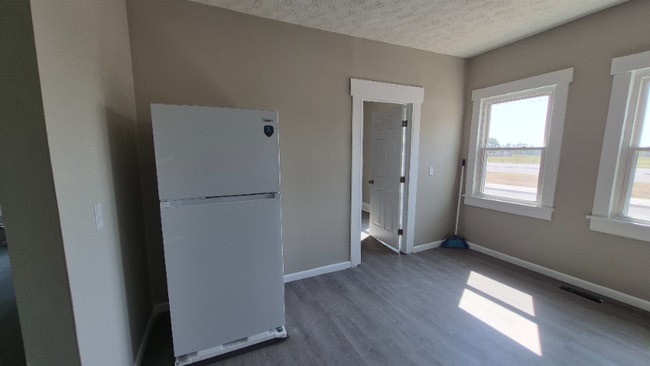 Building Photo - 912 Riverview Terrace