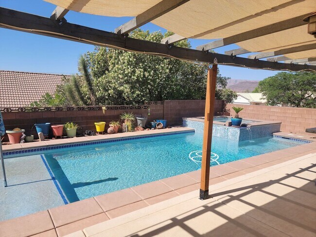 Foto del edificio - Stunning 4 Bedroom Home in Ivins with Red ...