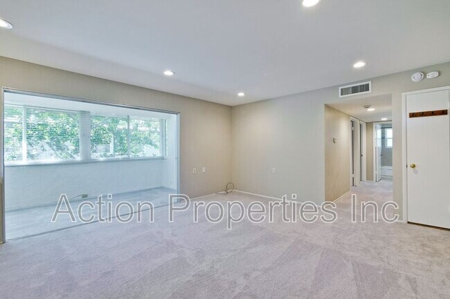 Building Photo - 14225 Lora Dr