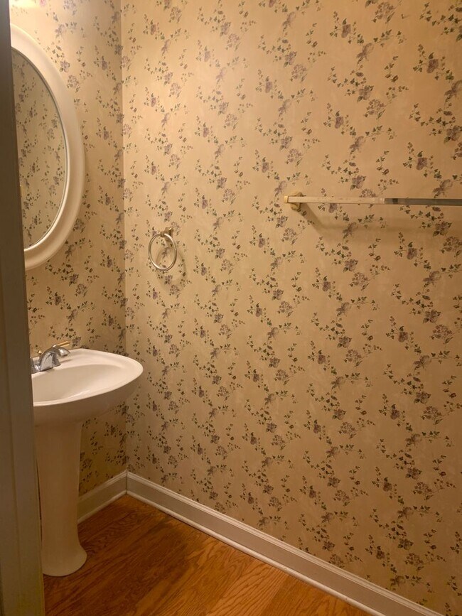 Building Photo - This 3 bedroom home is located in Salisbur...