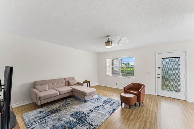 Building Photo - 230 Normandy Ln