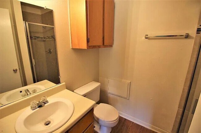 Building Photo - 617WR