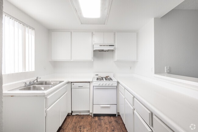 Building Photo - 2315 Earl Avenue