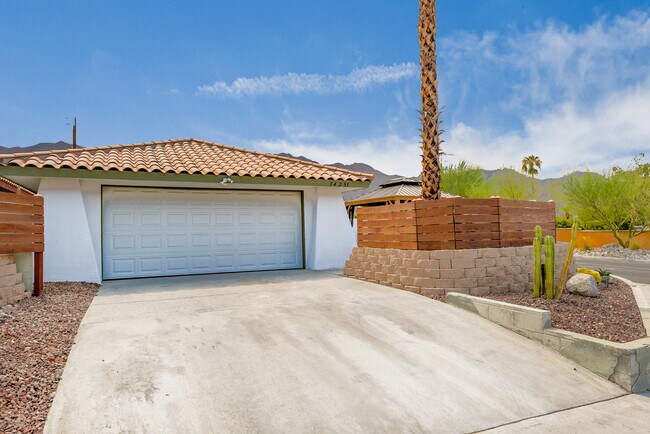 Foto del edificio - 54255 Eisenhower Dr