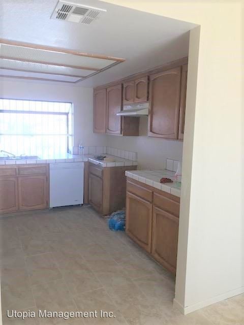Building Photo - 4 br, 2 bath House - 15427 Chaparral St