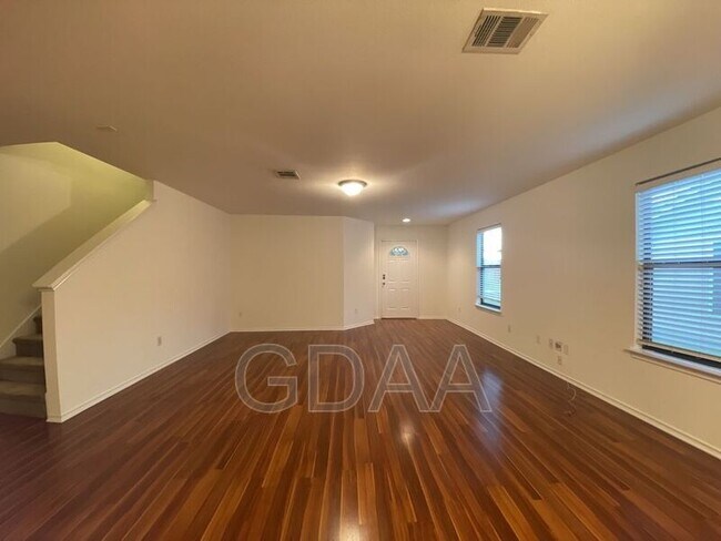 Foto del edificio - 2242 Perkins Pl