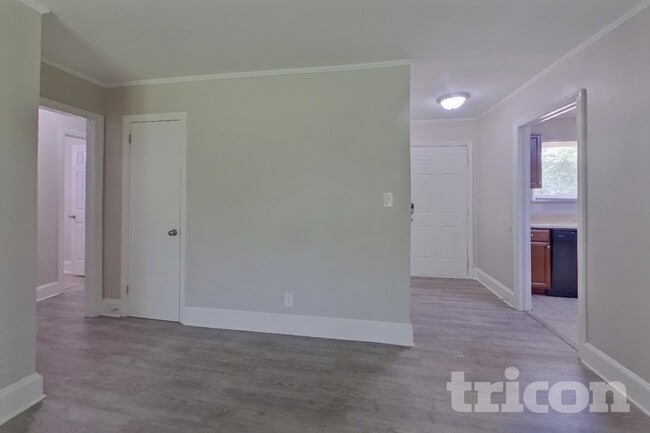 Foto del edificio - 5530 Wedgewood Dr