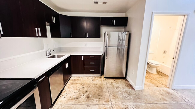 Beautiful new kitchen - 242 S Broadway