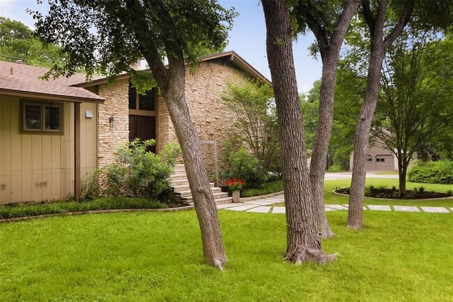 Building Photo - 402 Bulian Ln