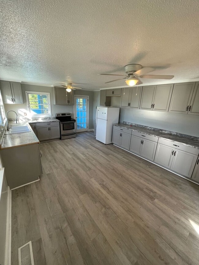 Building Photo - 961 Iron Bridge Rd