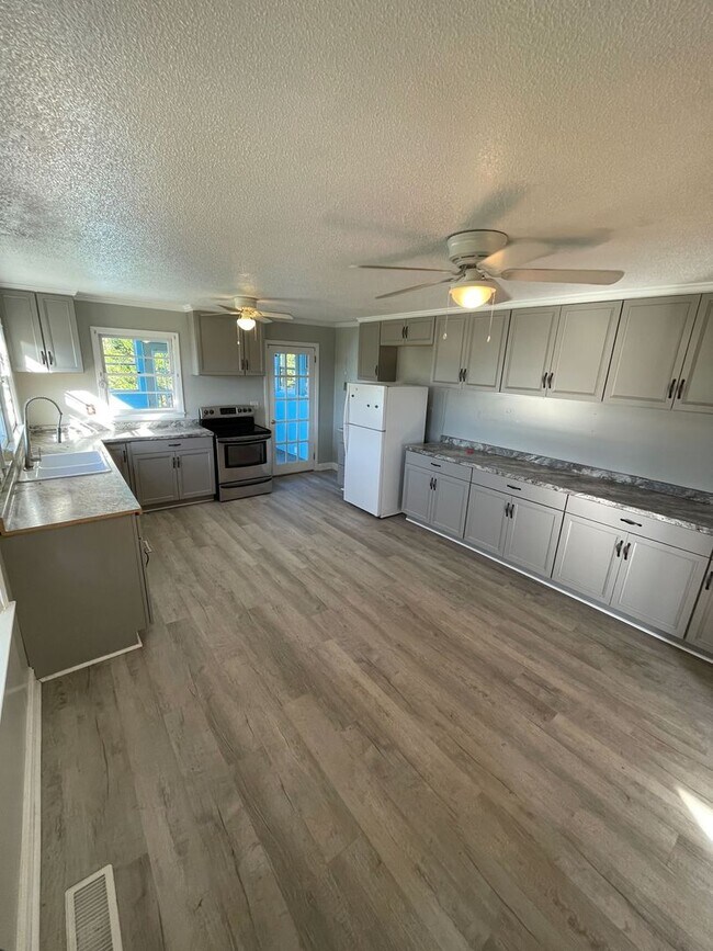 Foto del edificio - 961 Iron Bridge Rd