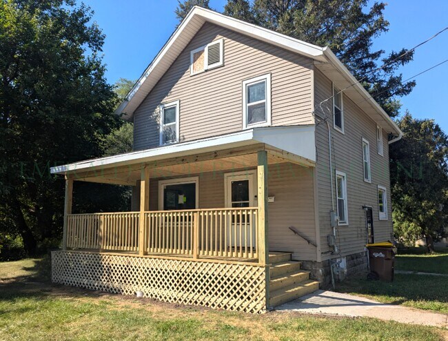 Building Photo - 326 N Independence Ave