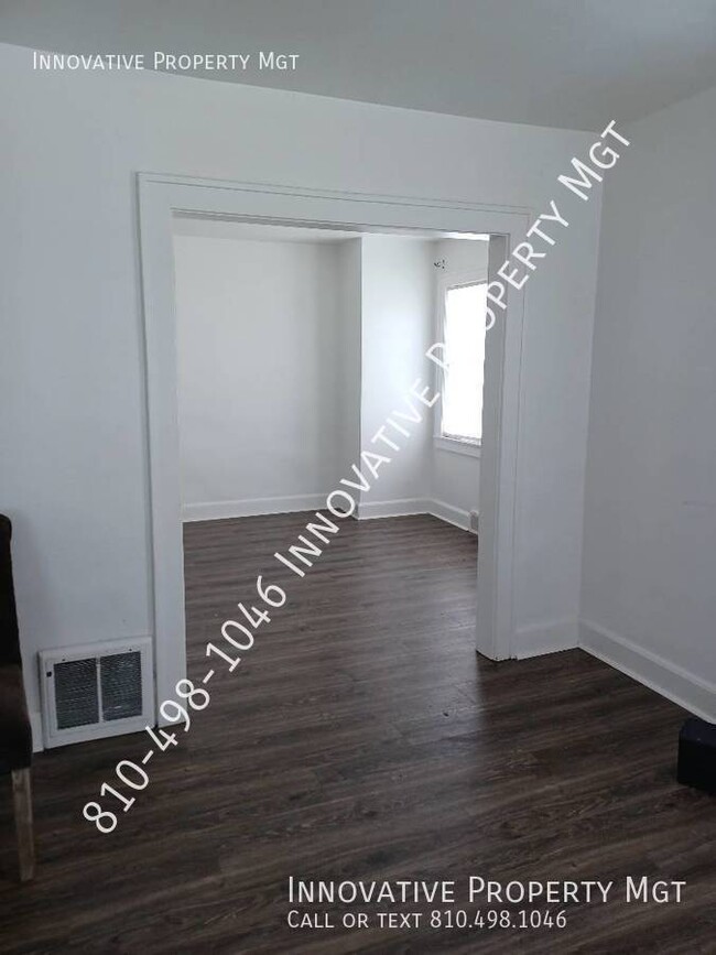 Building Photo - Beautifully updated 2 bedroom, 1 bath - $1...