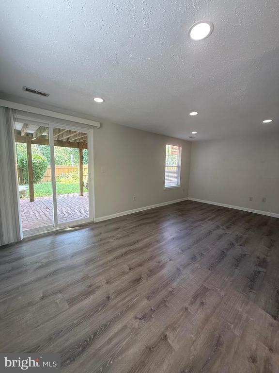 Foto del edificio - 110 Lakeview Ct