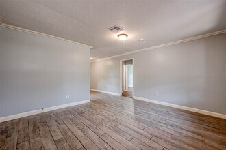 Building Photo - 5431 Willow Glen Dr