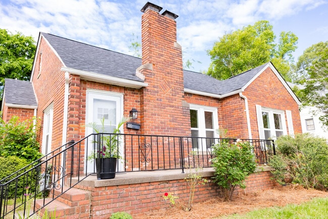 Building Photo - 410 W Willowbrook Dr