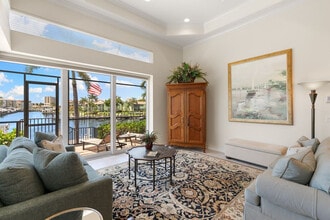 Building Photo - 872 Banyan Ct