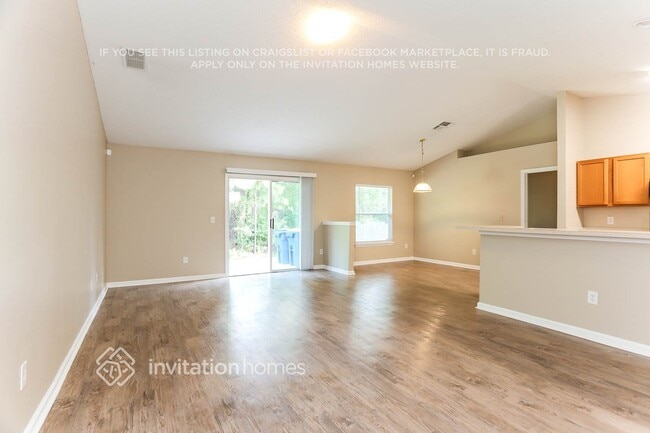 Building Photo - 10939 Apple Blossom Trail E