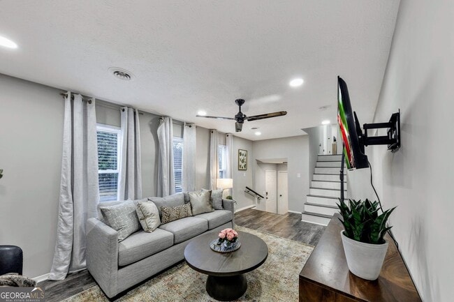 Building Photo - 3715 Clearwater Dr