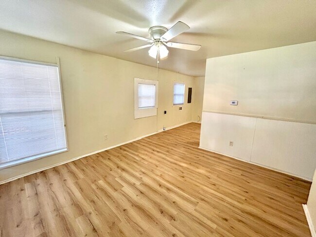 Foto del edificio - 2433 Shepherd Dr NW