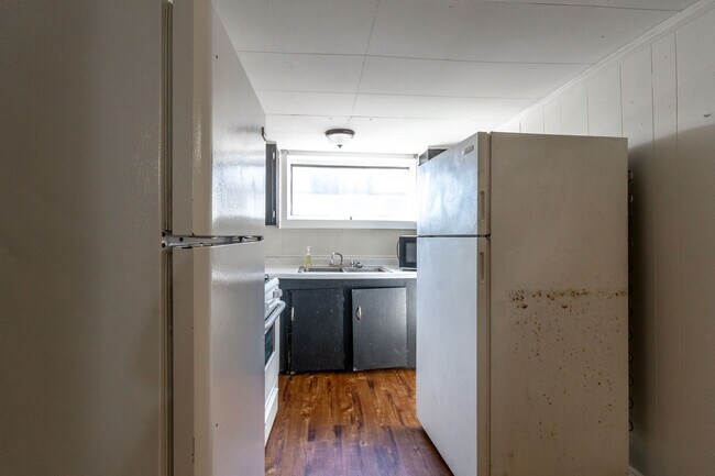 Building Photo - 405 Forest Ave