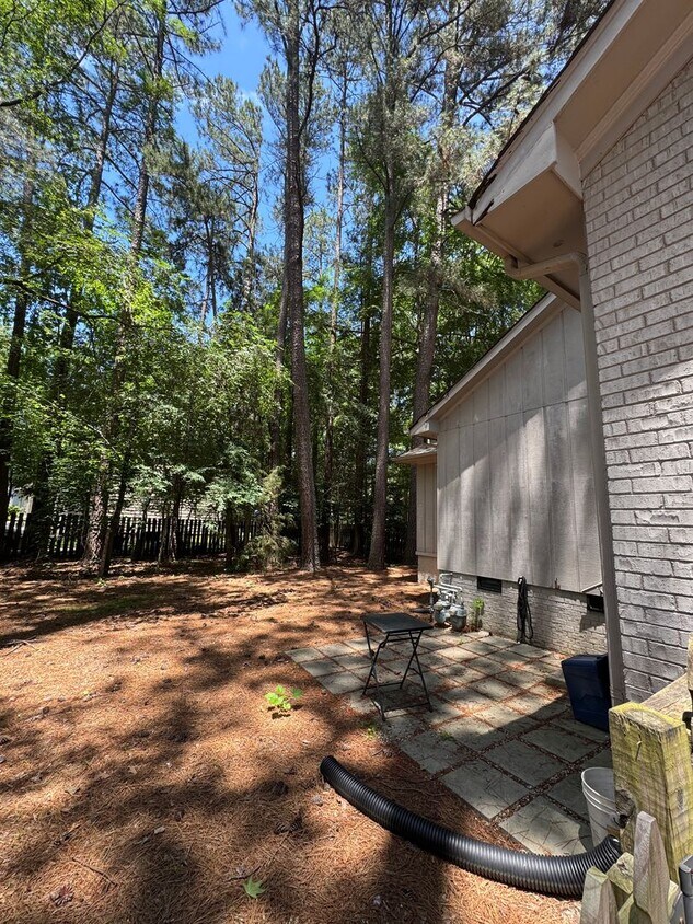 Building Photo - 2516 Foxwood Dr