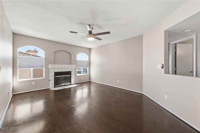 Building Photo - 4555 E Sahara Ave