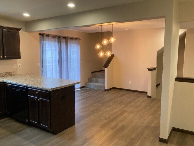 Building Photo - 129 Woodstone Ln SW