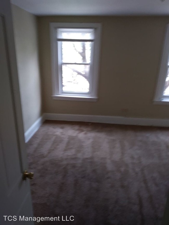 Building Photo - 4 br, 1 bath House - 710 W Elm St