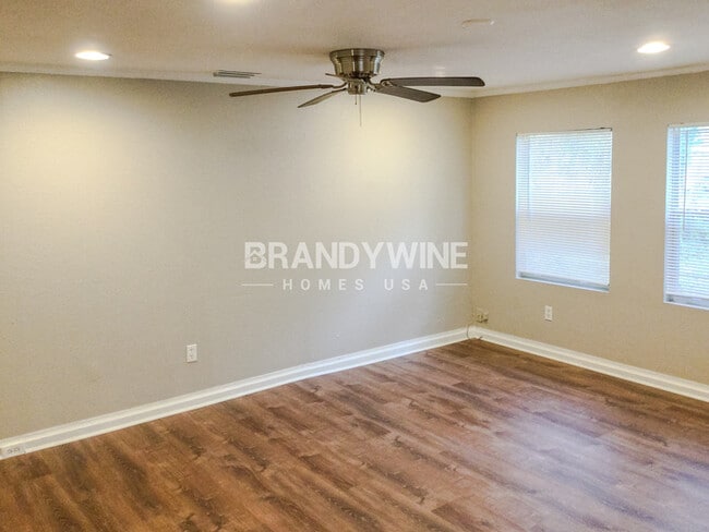 Foto del edificio - 828 E 145th Ave